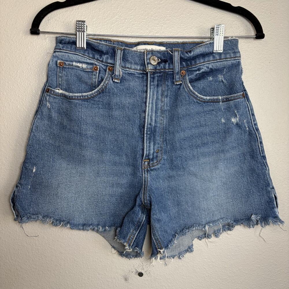 Abercrombie & Fitch The 4" Mom Short High Rise Curve Love Denim Size 26 / 2